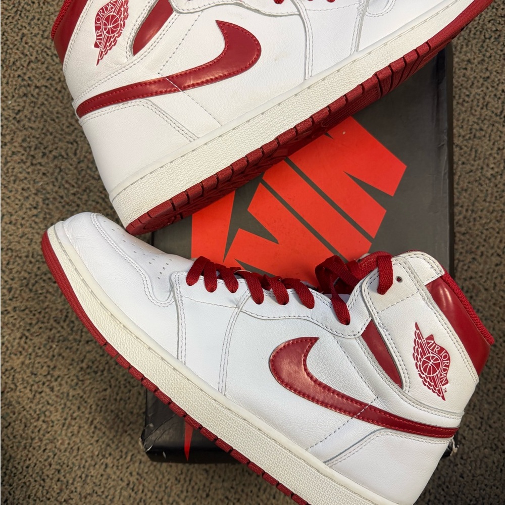 Jordan 1 Retro Metallic Red - Sneakers White and Red
